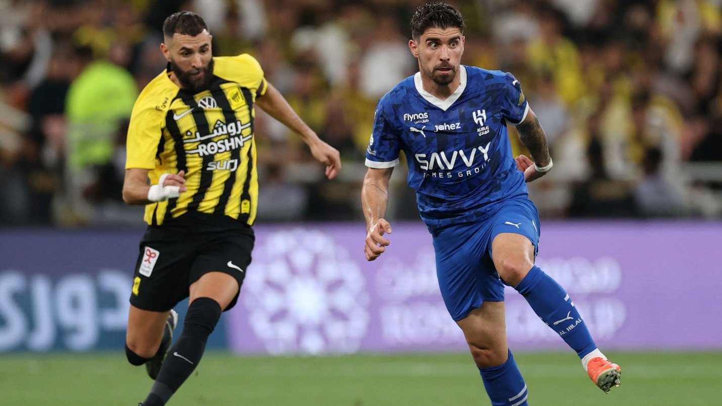 كلاسيكو السعودية.. موعد مباراة الاتحاد والهلال في دوري روشن السعودي  2025-2026 القنوات الناقلة | مصر Goal.com